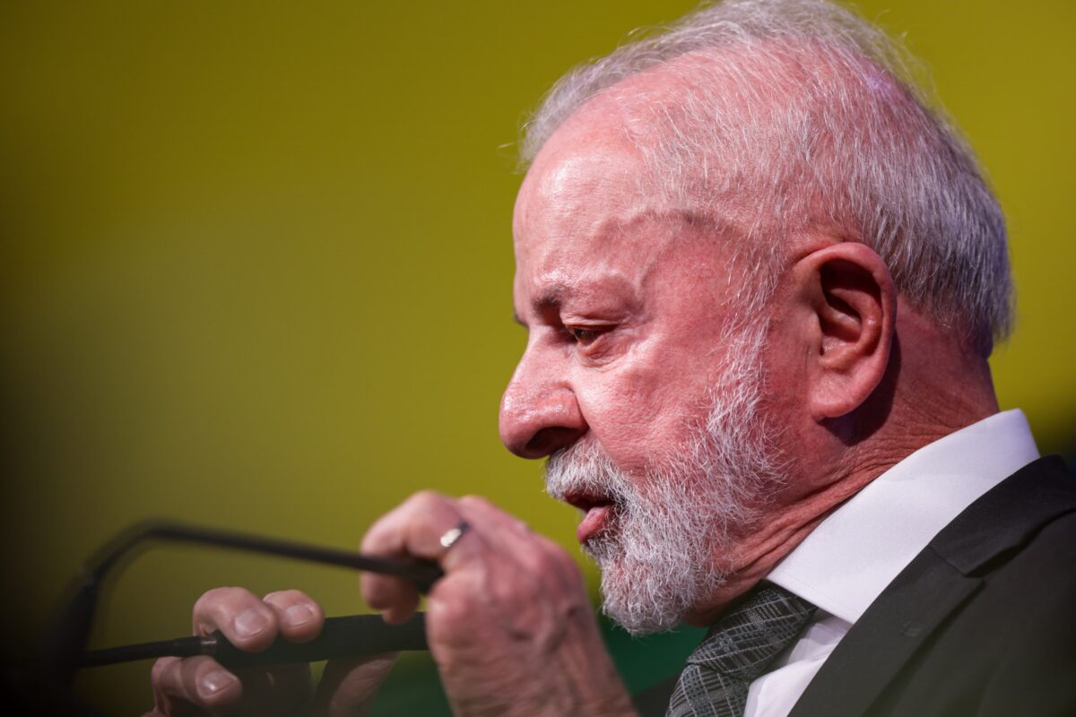 Lula coordena ação do Itamaraty nos EUA e mantém Moraes informado