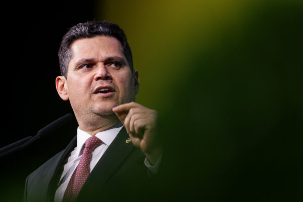 Presidente do Senado Davi Alcolumbre e ministros de Estado participam da abertura oficial da 26ª Marcha a Brasília em Defesa dos Municípios - Metrópoles 1