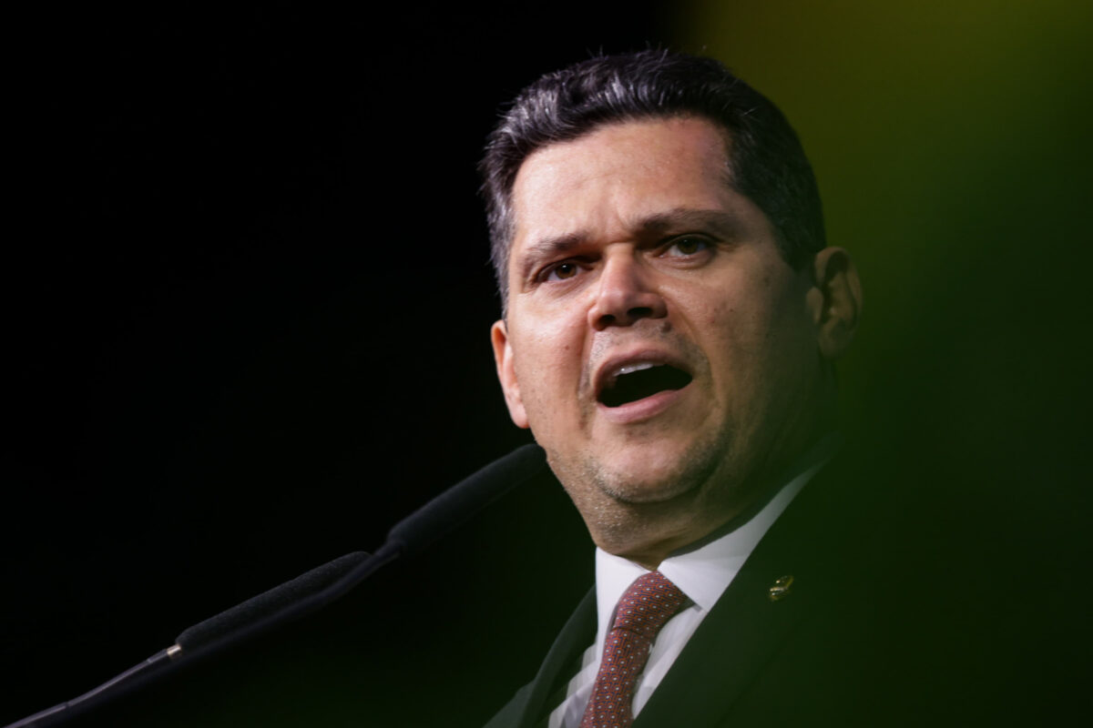 Alcolumbre fala em derrota expressiva do governo no IOF: “Começou mal”
