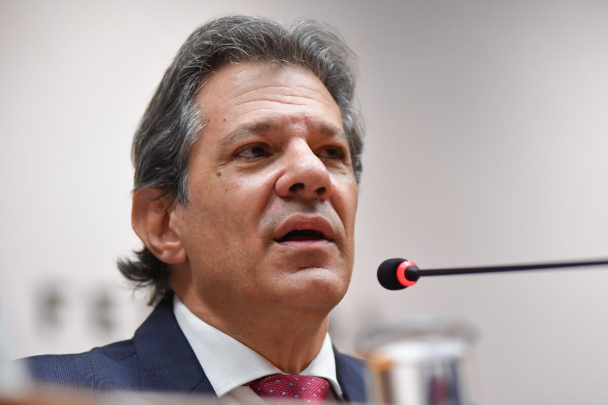 Pressionado, Haddad reage: “Estamos arrumando sua bagunça, Bolsonaro”