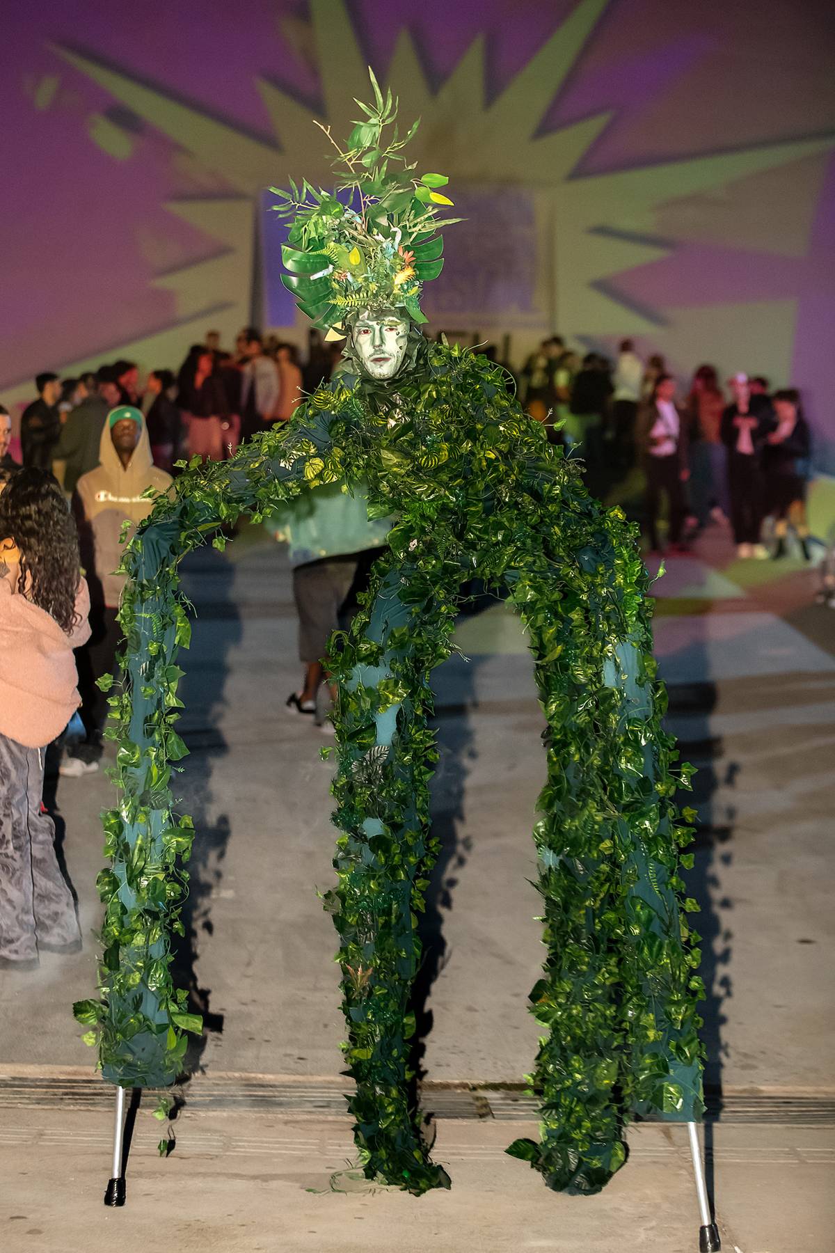 Intervenção artística do Delírio Circense no Metrópoles Fashion & Design Festival (MFDF) 2025 - Metrópoles