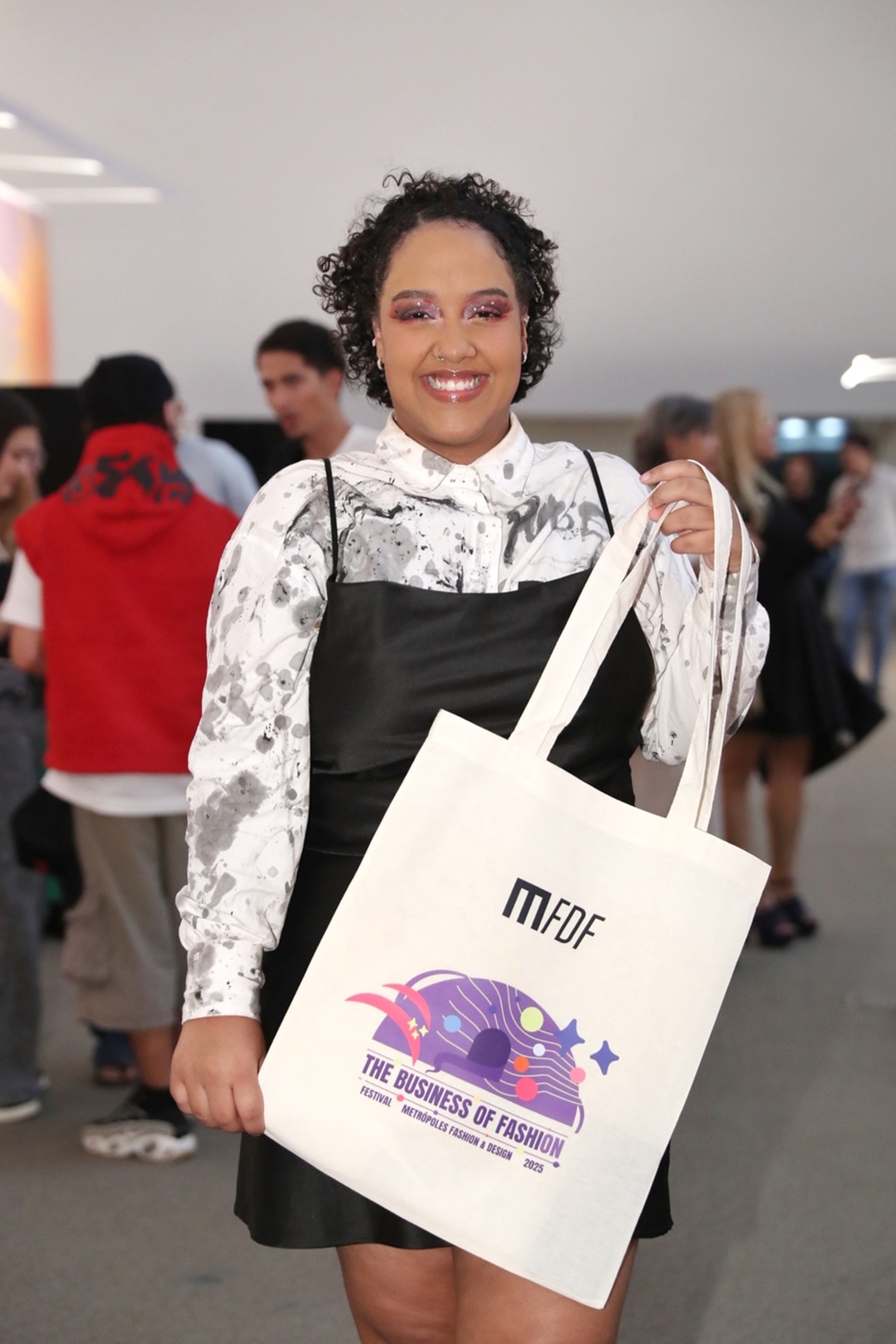 talitha antunes vencedora do mfdf 2025 ecobag metropoles fashion design - metrópoles