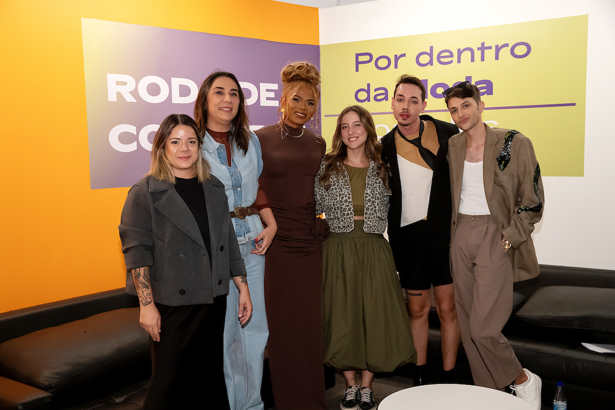Imagem colorida dos participantes da roda de conversa do Metrópoles Fashion e Design 2025 