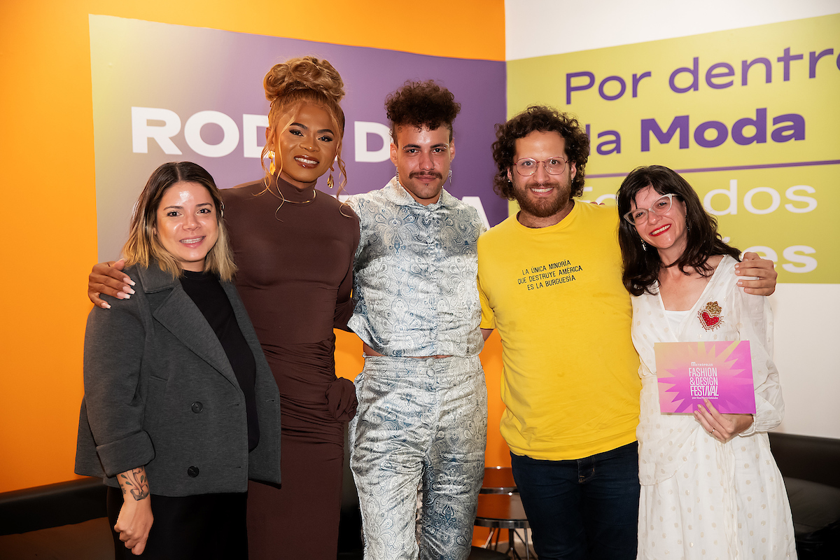 Imagem colorida dos participantes da roda de conversa do Metrópoles Fashion e Design 2025 