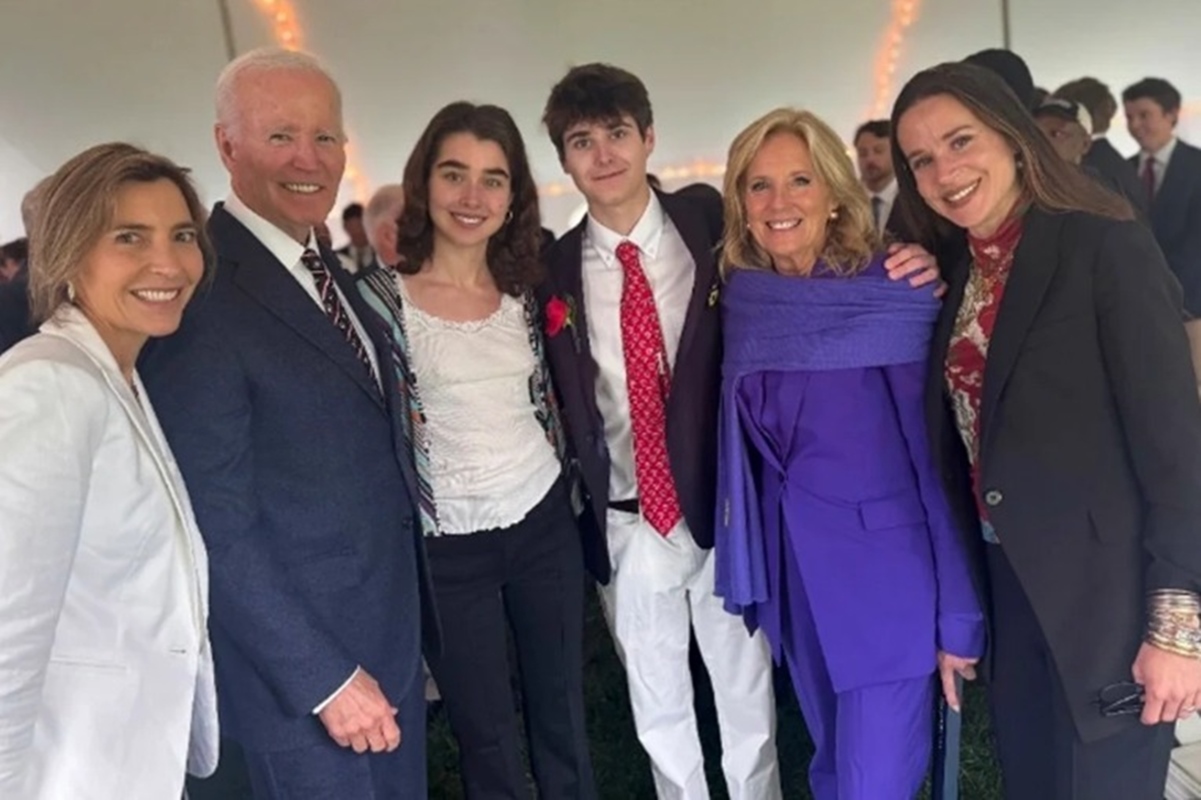 Imagem colorida de Joe Biden e familiares