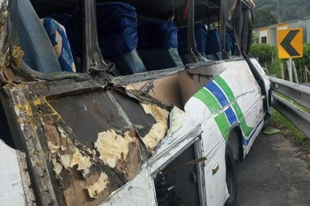 Acidente de ônibus deixa 10 universitários mortos na Colômbia