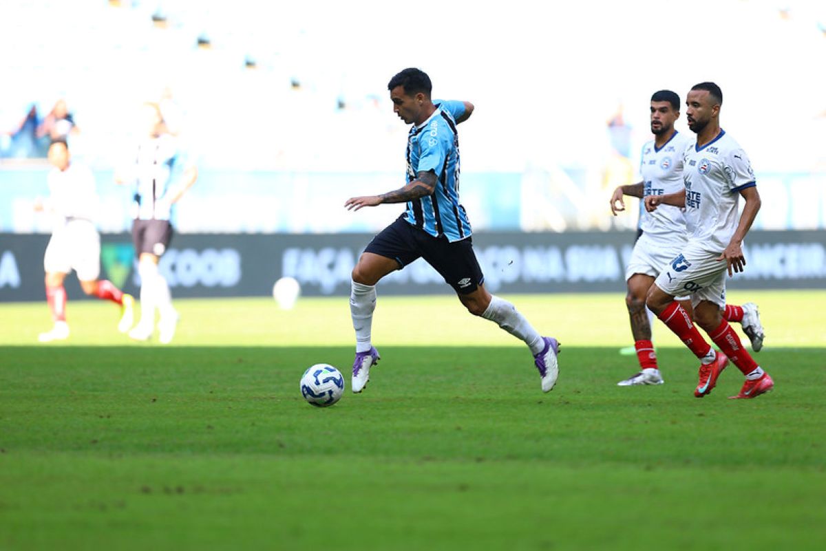 Assista a pênalti polêmico que deu vitória ao Grêmio sobre o Bahia