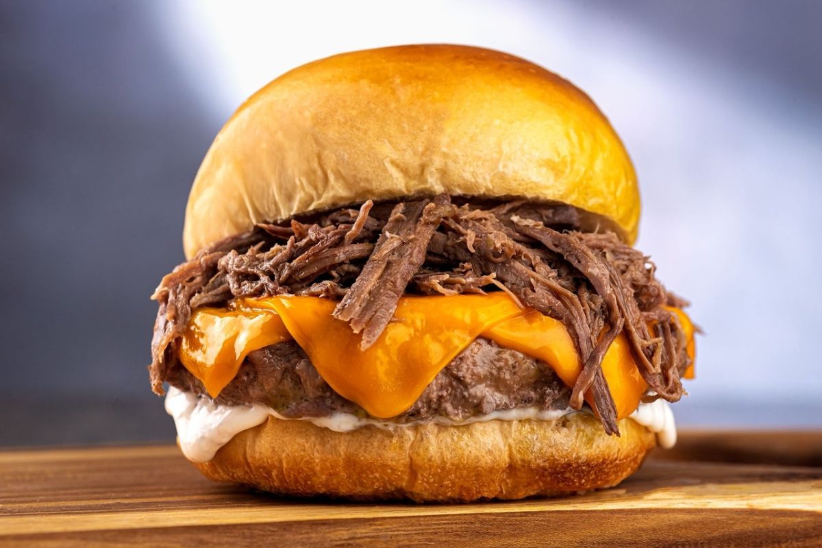 foto colorida de hamburguer