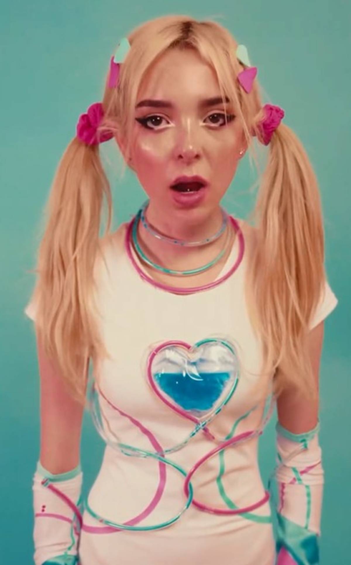Sophie Powers: O sucesso do sucesso da STFU combina estilo e estilo pastel.