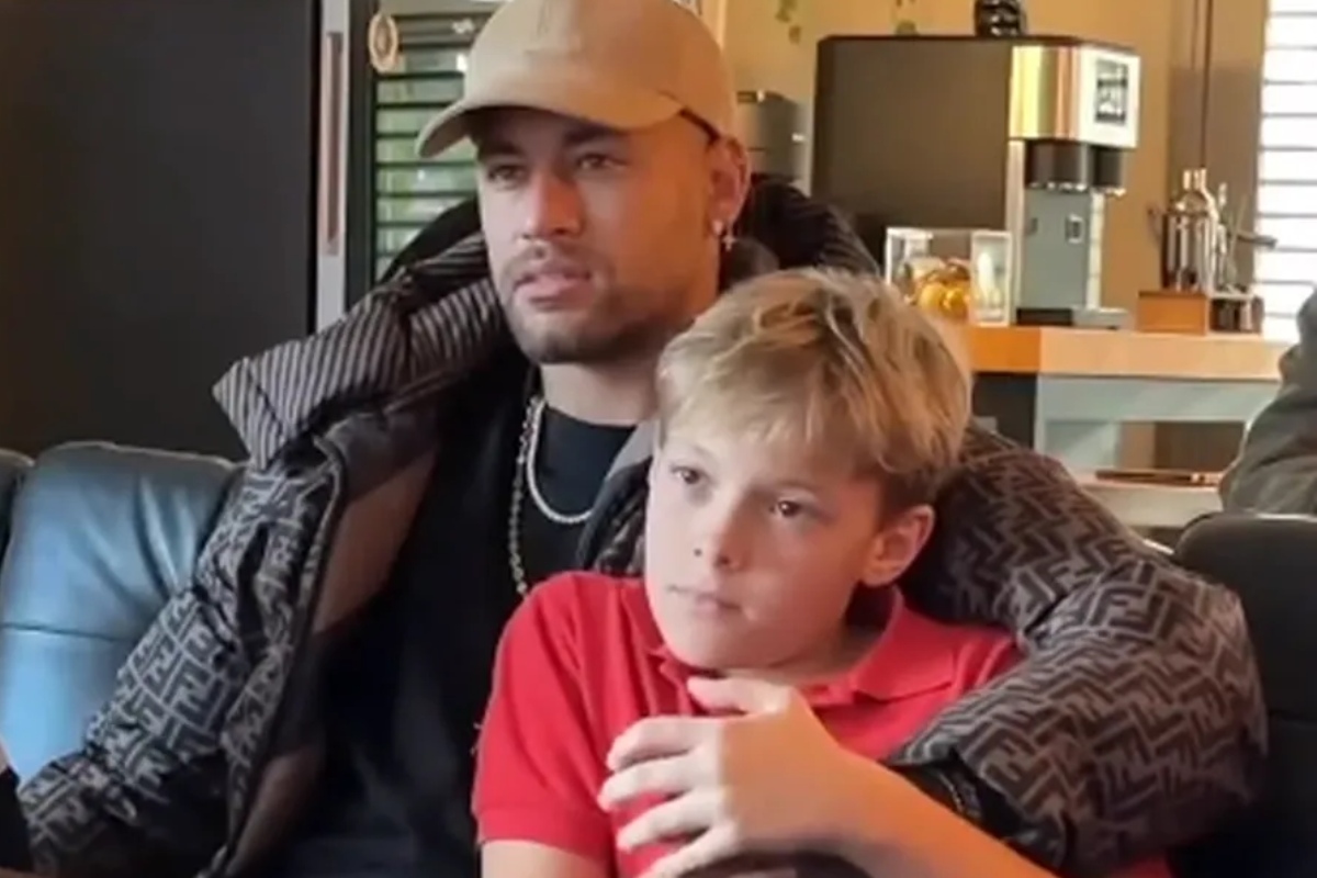 Filho de Neymar fica preso em elevador na Espanha