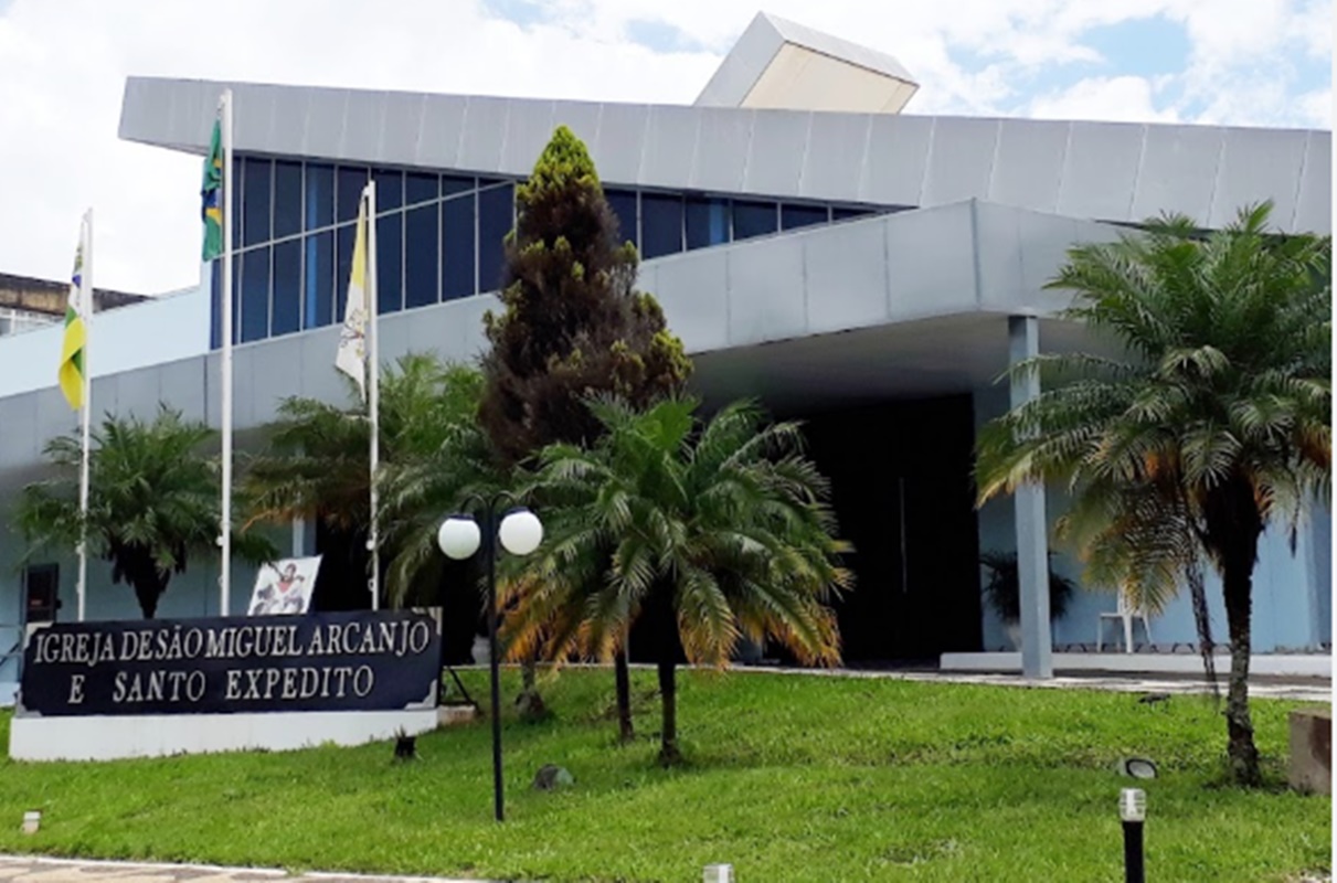 Secretário de capelania militar enchia bolsos com dinheiro de dízimo