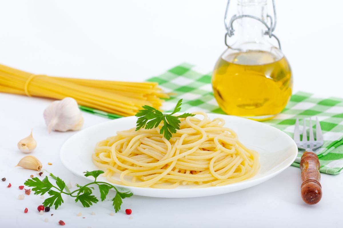 Aprenda: o truque de chef para deixar o alho e óleo cremoso e perfeito