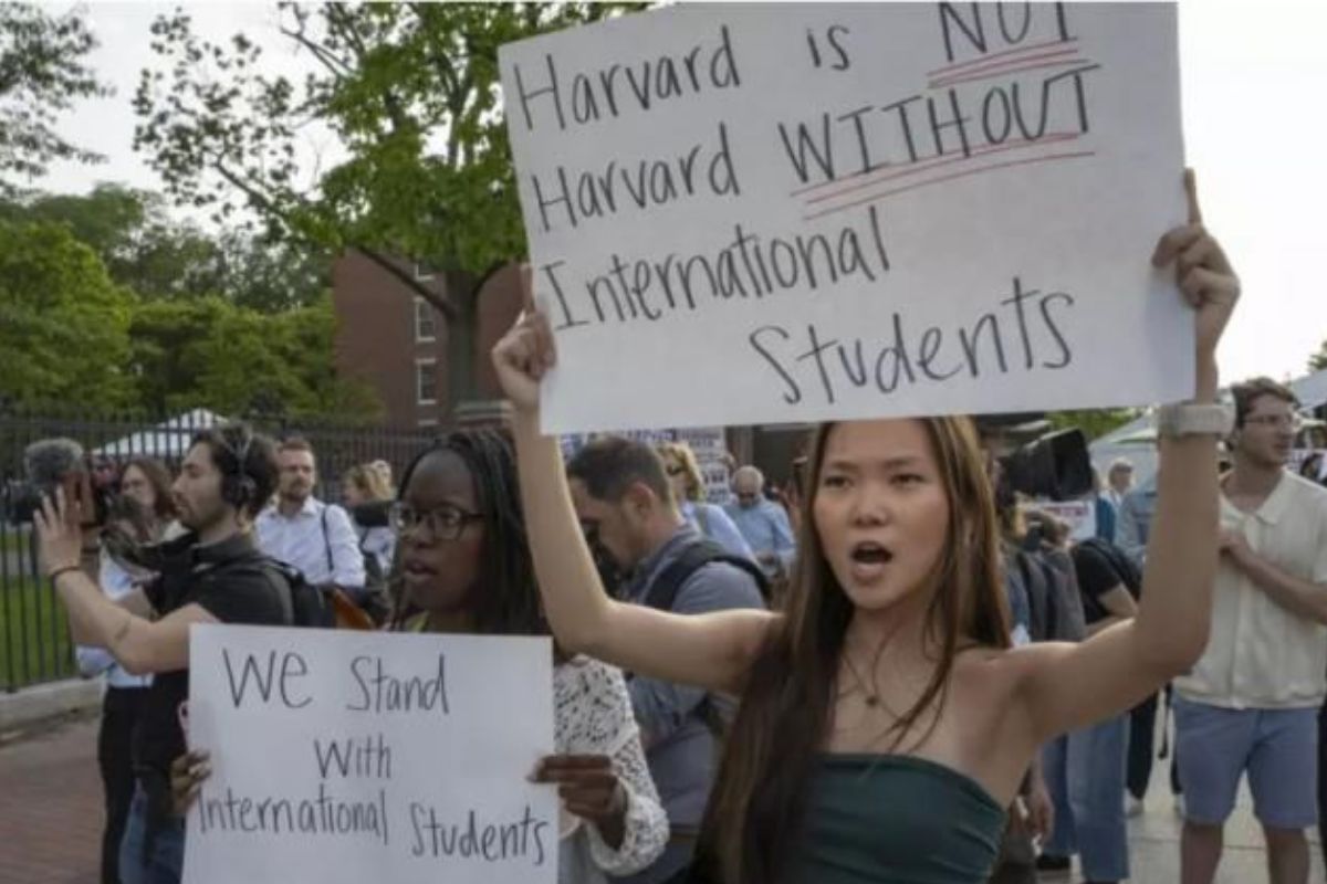Presidente de Harvard admite falta de liberdade de expressão: “Problema”
