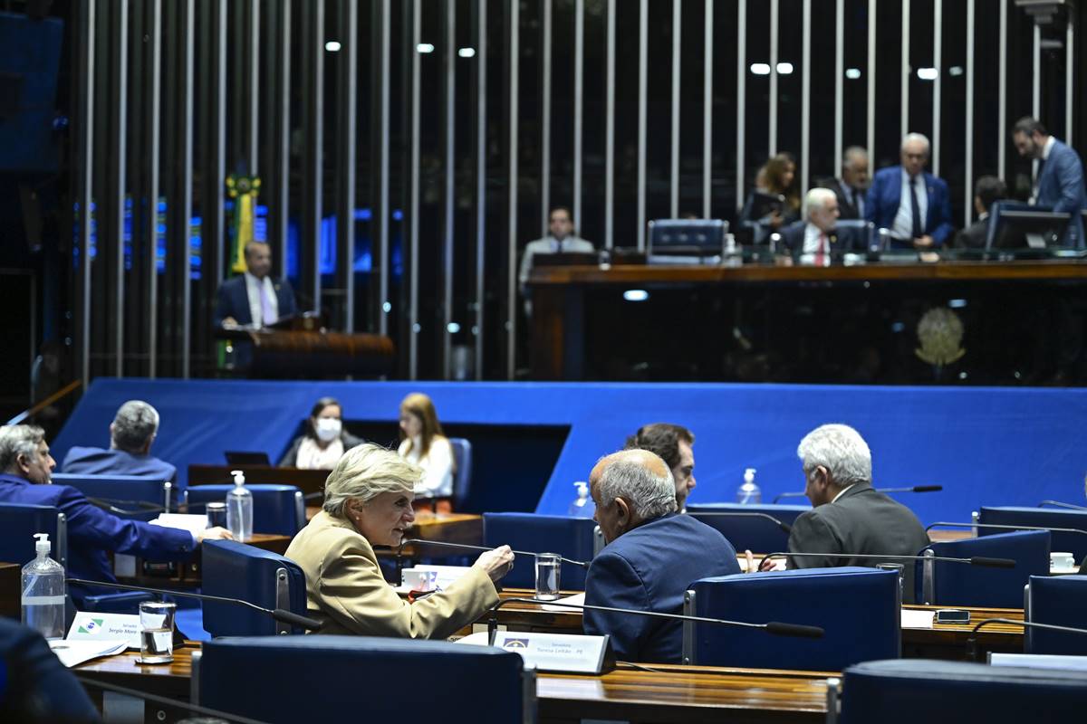 Senado aprova restrições para propagandas de apostas