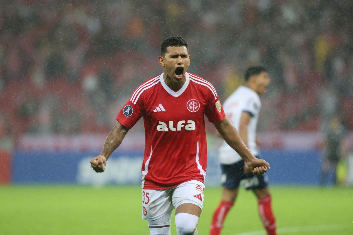 Internacional vence Bahia de virada e avança na Libertadores