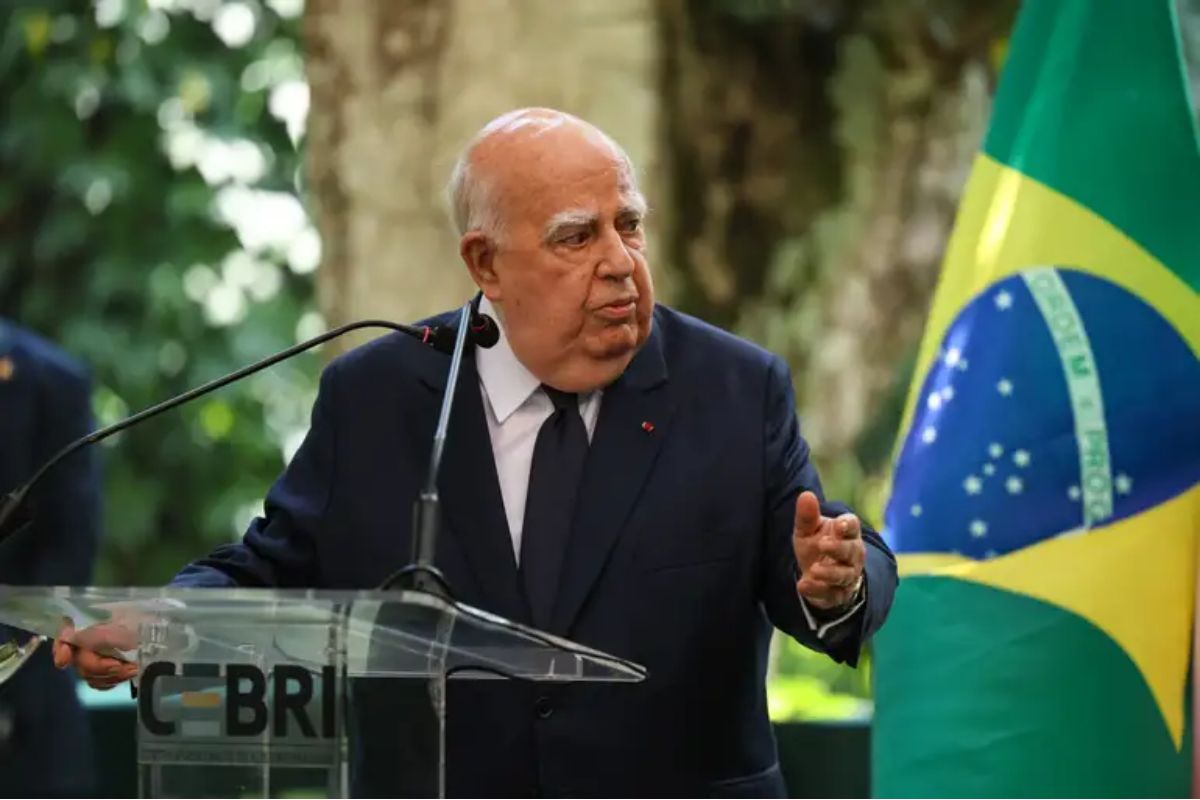 Morre Marcos Azambuja, um dos embaixadores mais importantes do Brasil