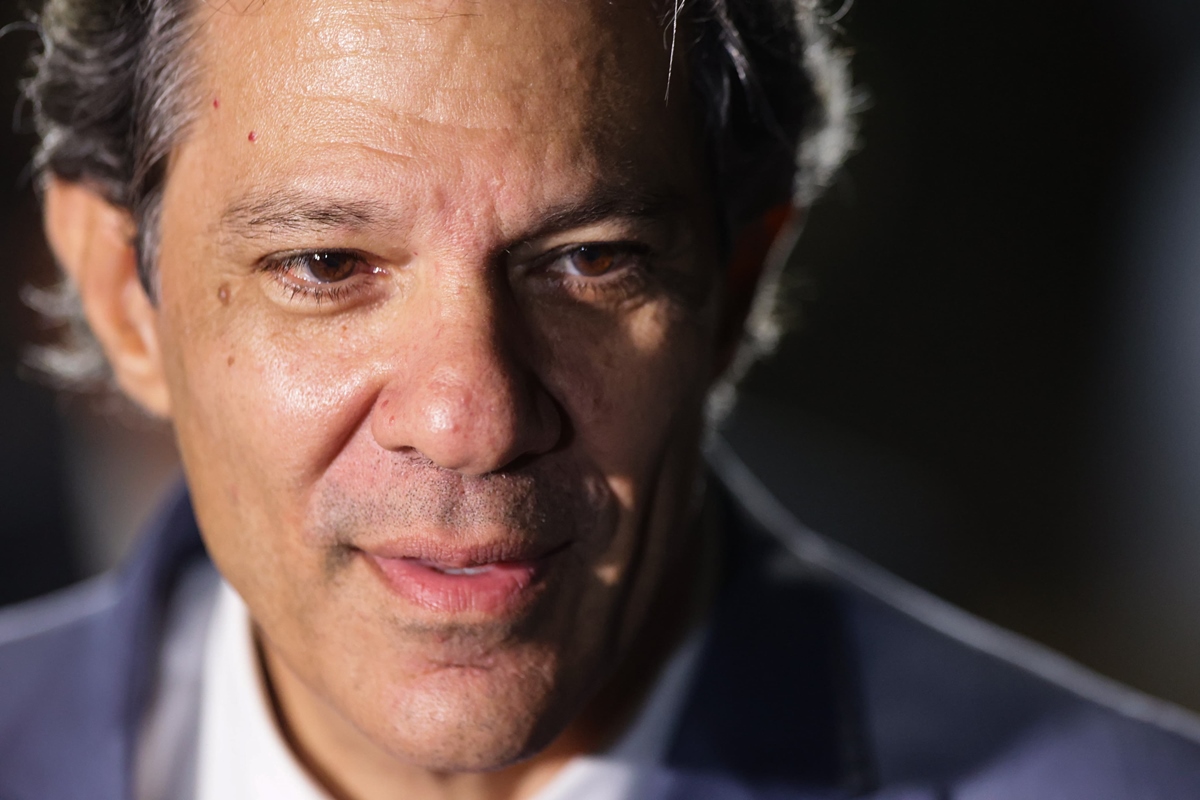 Após reunião, Haddad diz que não há alternativas para mudanças no IOF