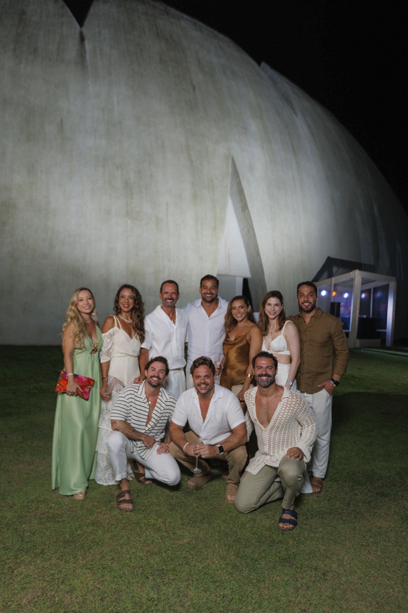 Convidados da celebração reunidos 