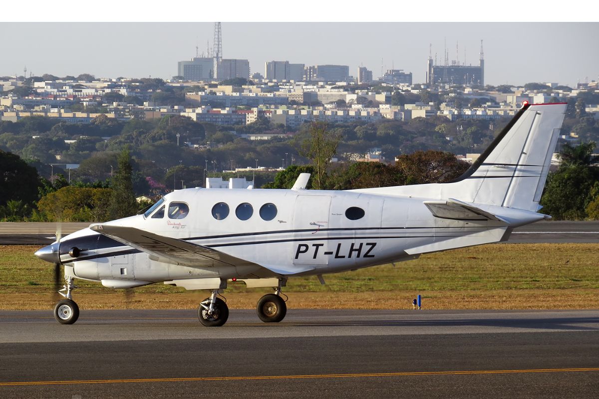 Qual é o modelo do avião que voou em círculos sobre aeroporto em SP