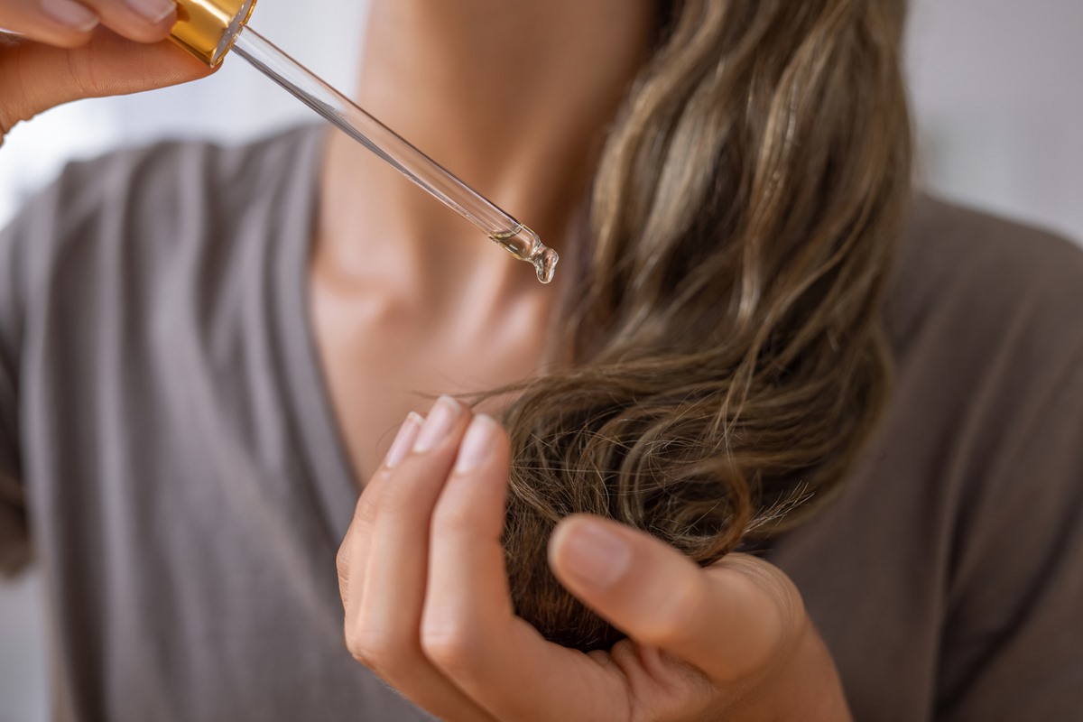 7 motivos para usar óleos capilares em diferentes tipos de cabelo