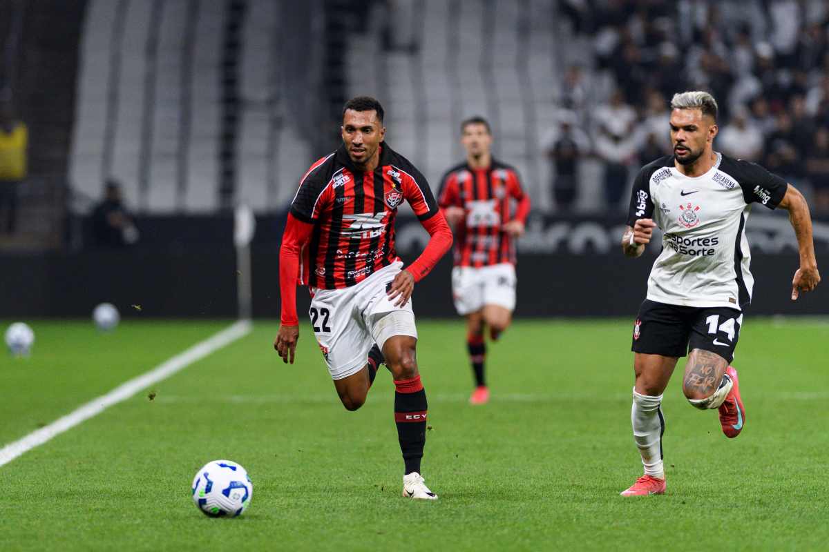 Sob os olhares de Ancelotti, Corinthians empata sem gols com o Vitória