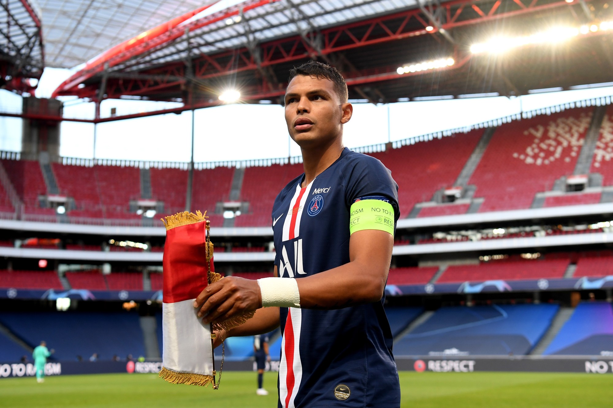 Após título da Champions, presidente do PSG liga para Thiago Silva