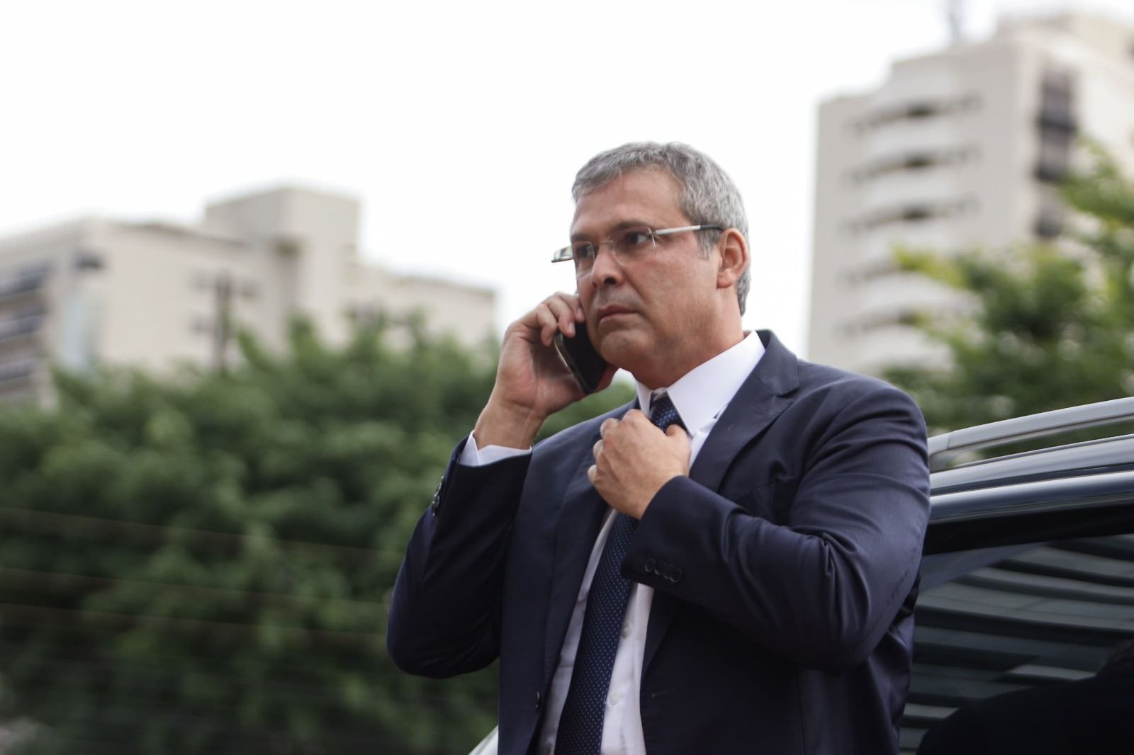 Caso Zambelli: Lindbergh volta a pedir que Bolsonaro use tornozeleira