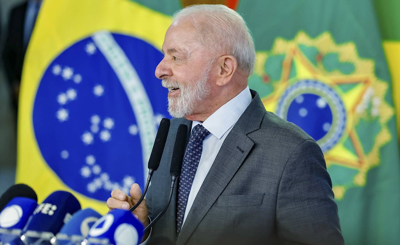 Lula recebe padre dos famosos no Planalto