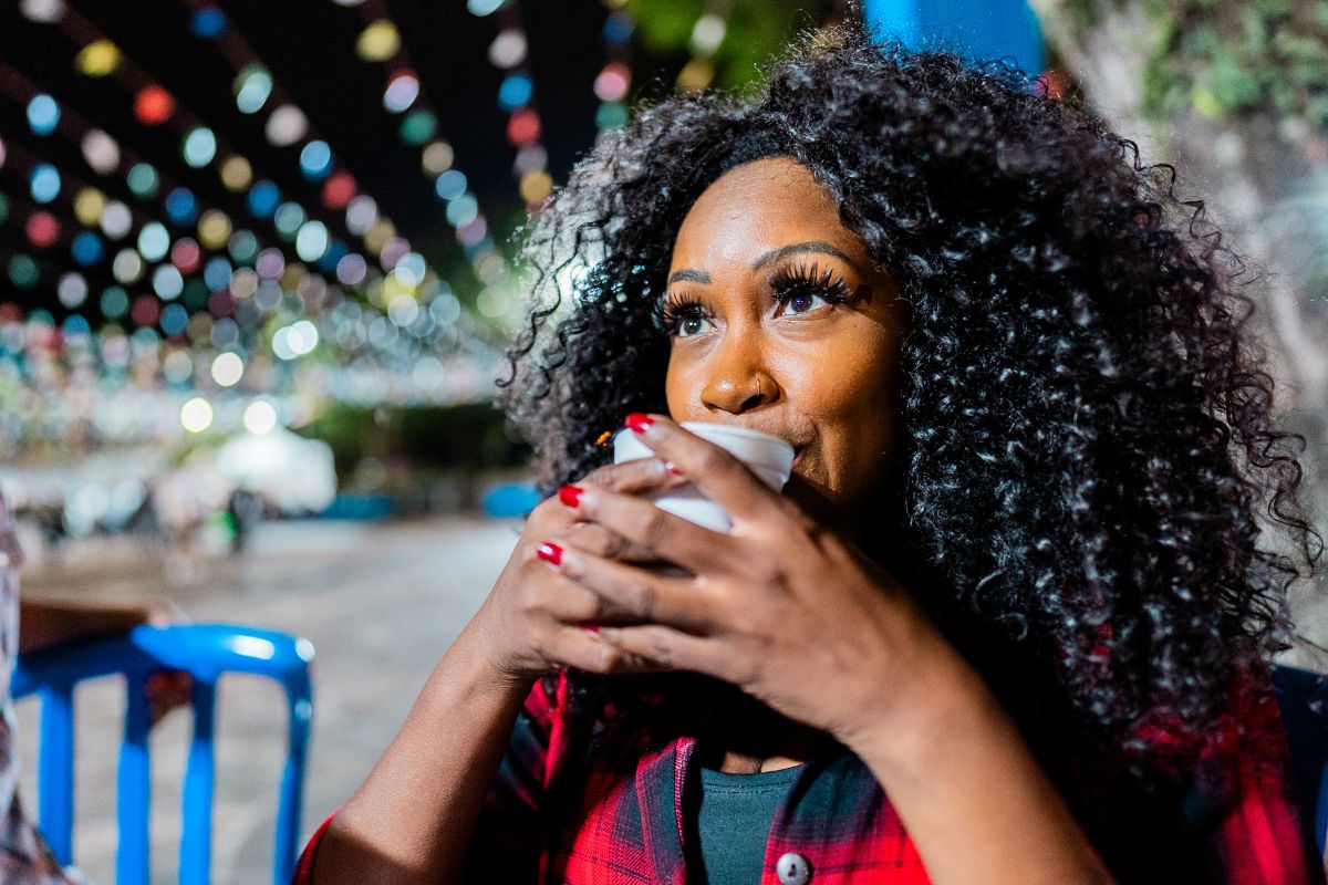 Amor, dinheiro e sexo: previsões da borra de café para todos os signos