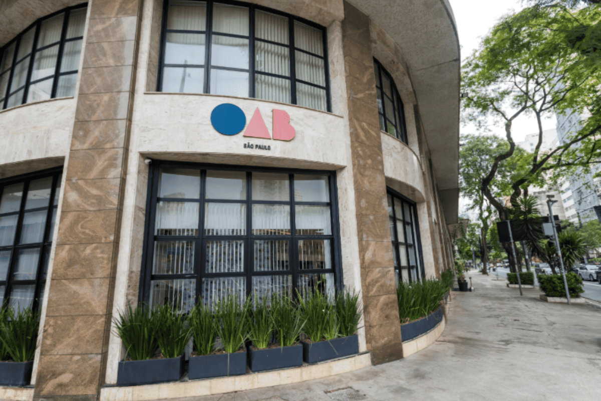 Planos de Saúde Evitam Decisões Judiciais Pagando Multas: Denúncia da OAB Revela Prática Abusiva