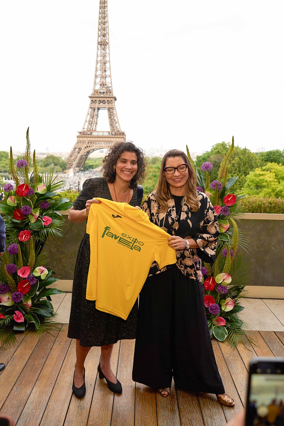 Marcas brasileiras desfilam em evento com Janja em Paris lula brigitte macron - metrópoles