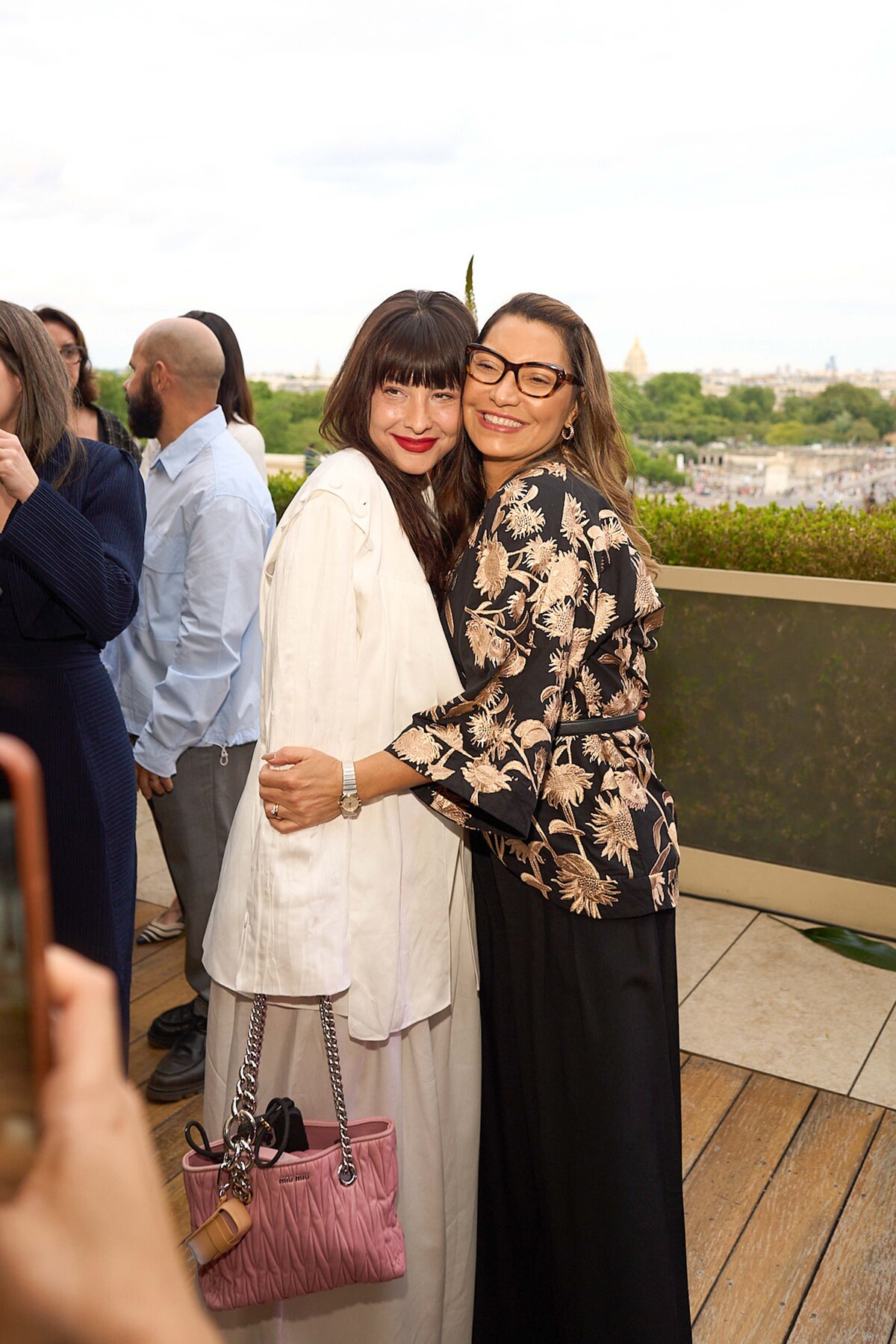 Marcas brasileiras desfilam em evento com Janja em Paris lula brigitte macron - metrópoles