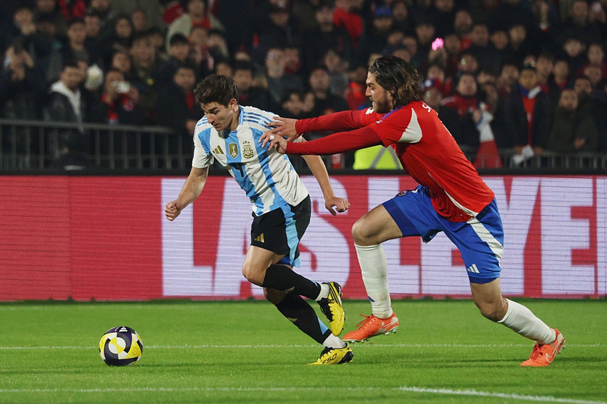 Argentina bate Chile e afunda rival nas Eliminatórias da Copa do Mundo