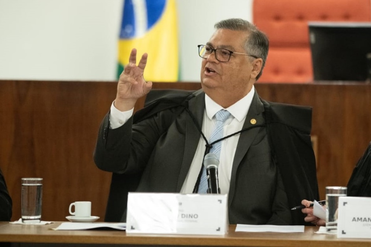 Greve dos professores do DF: Dino suspende multa diária de R$ 1 milhão