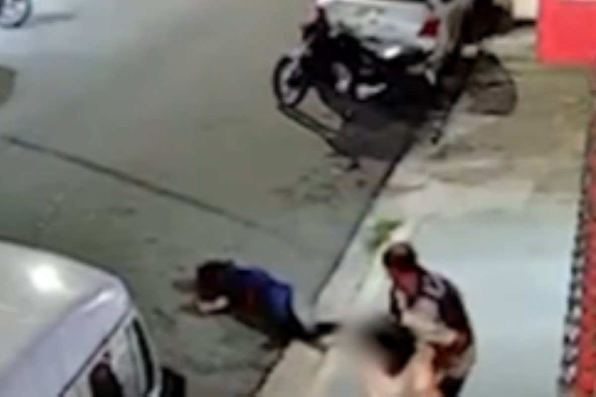 Mulher de 68 anos é agredida após reclamar de latido de cachorro. Veja
