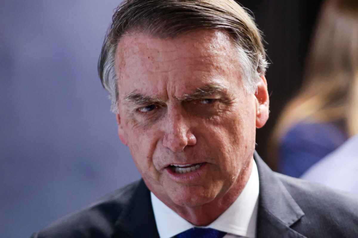 Cantem para Bolsonaro: Ai, ai, ai, ai, está chegando a hora