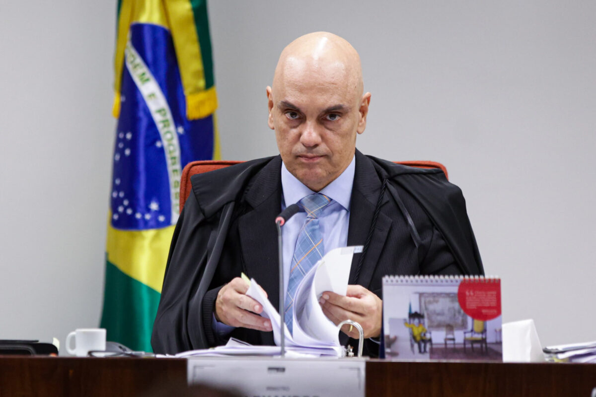 Moraes alterna descontração e ironias com defesas nos interrogatórios