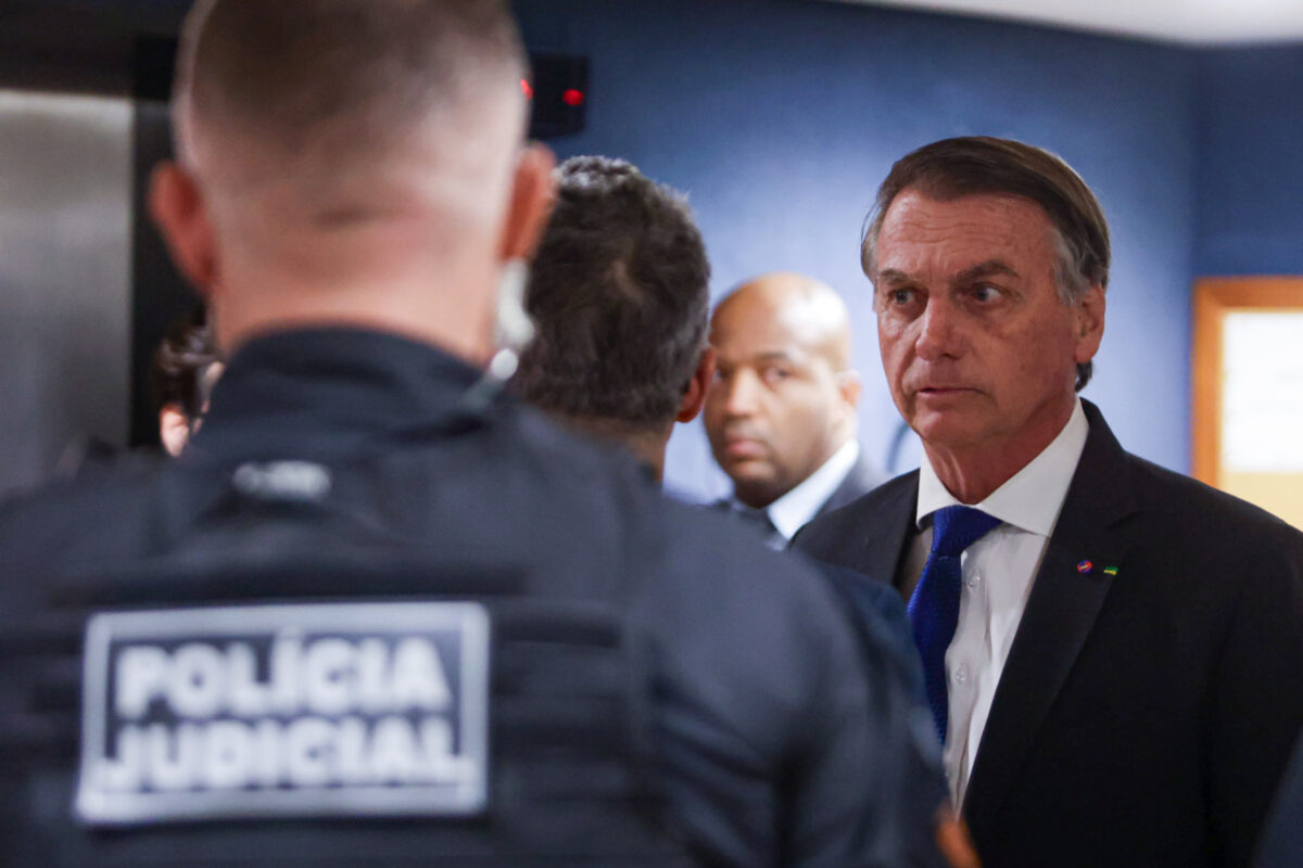 Veja crimes atribuídos pela PGR a Bolsonaro e outros 7 aliados