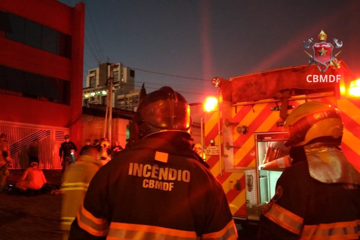 Jovem é resgatado de apartamento em chamas em Taguatinga