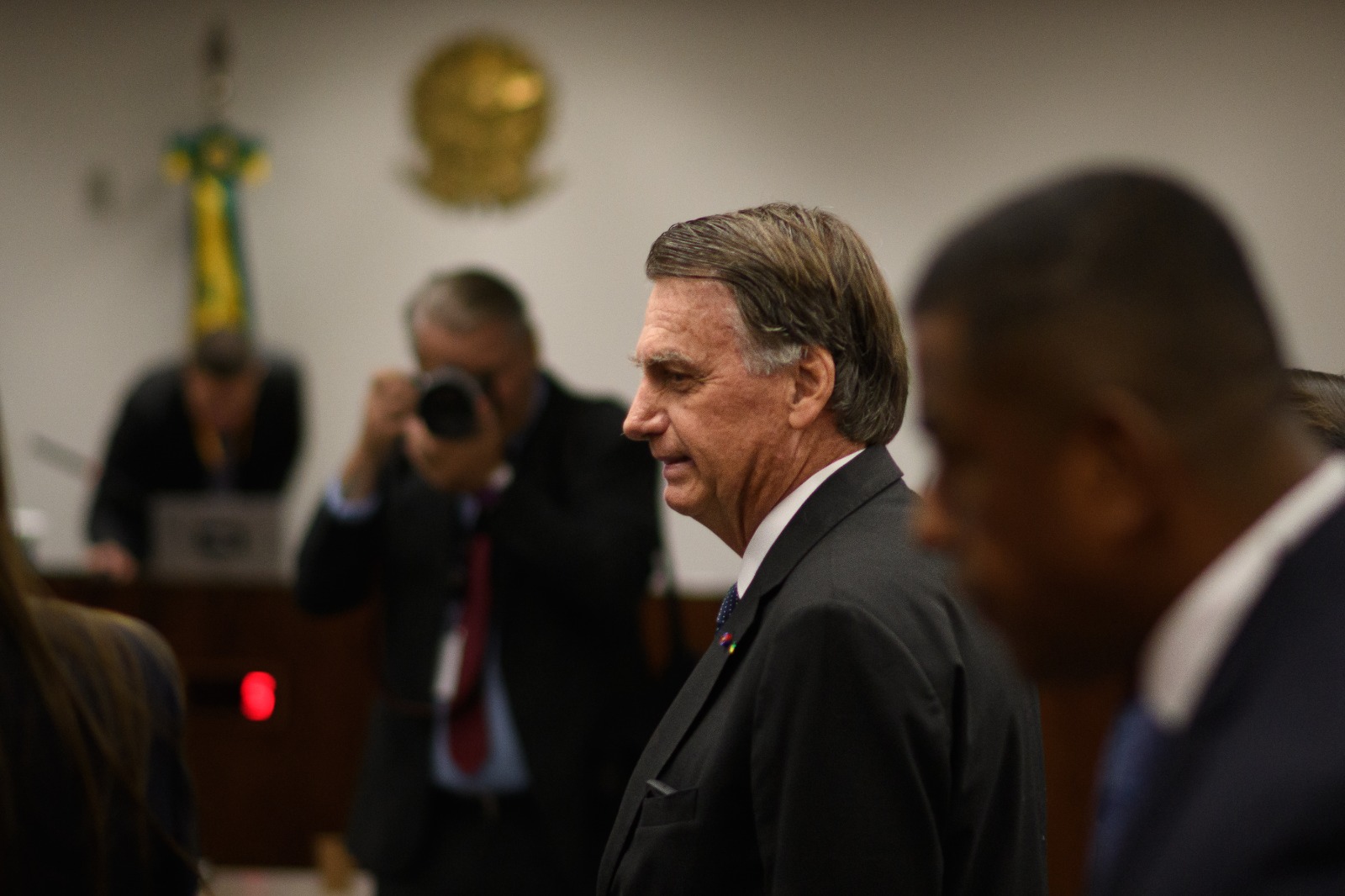 Bolsonaro, o imbrochável, brochou e abandonou “os malucos”
