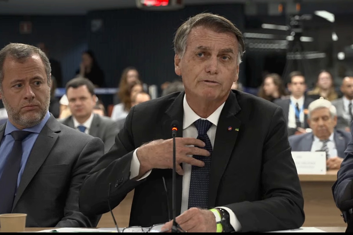 Após Bolsonaro falar do Pix de R$ 18 mi, distrital pergunta de imposto