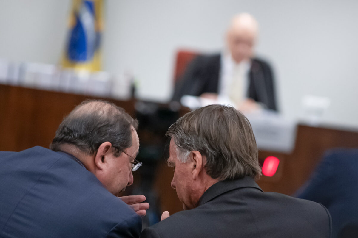 Defesa de Bolsonaro quer participar de audiências da trama golpista