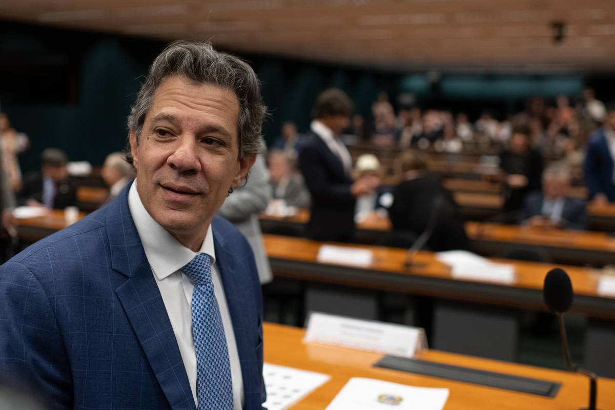 “Coisa de moleque de rua”, diz Haddad após bate-boca com Nikolas