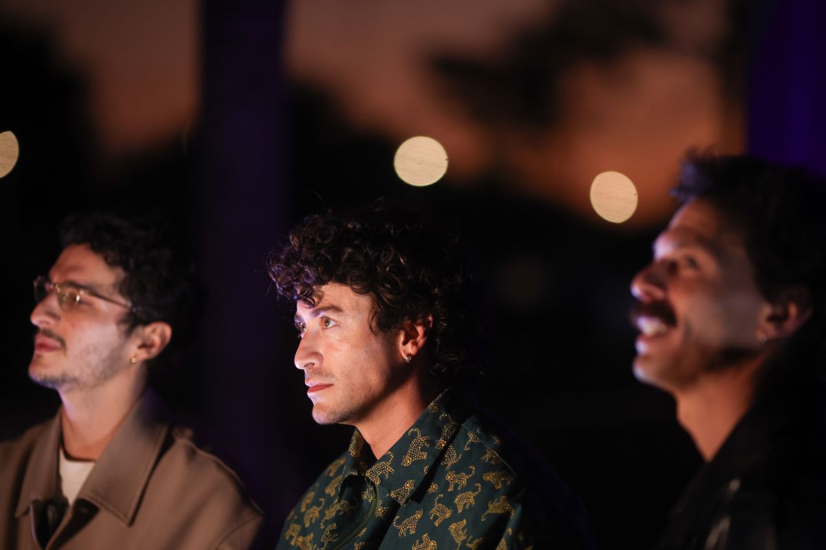 Foto com cor. Jesuíta Barbosa, Jullio Reis e Esmir Filho no Open Air - Metrópoles