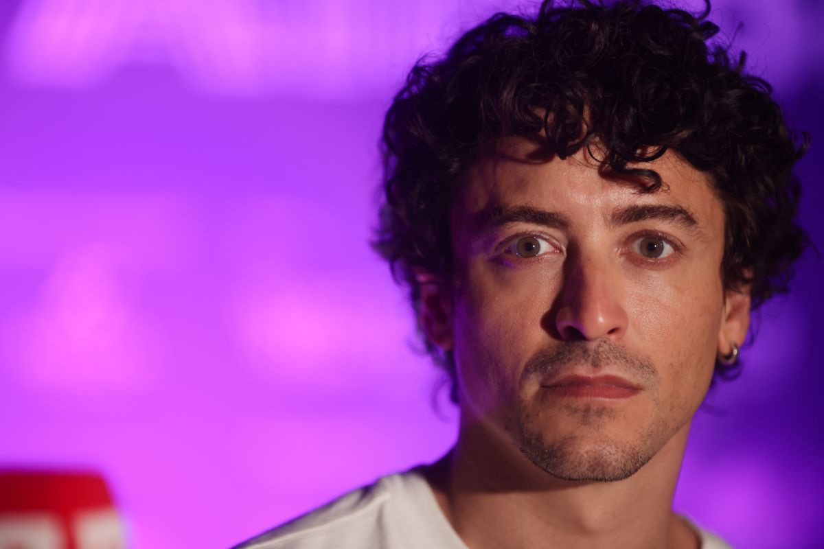 Foto com cor. Jesuíta Barbosa no Open Air - Metrópoles