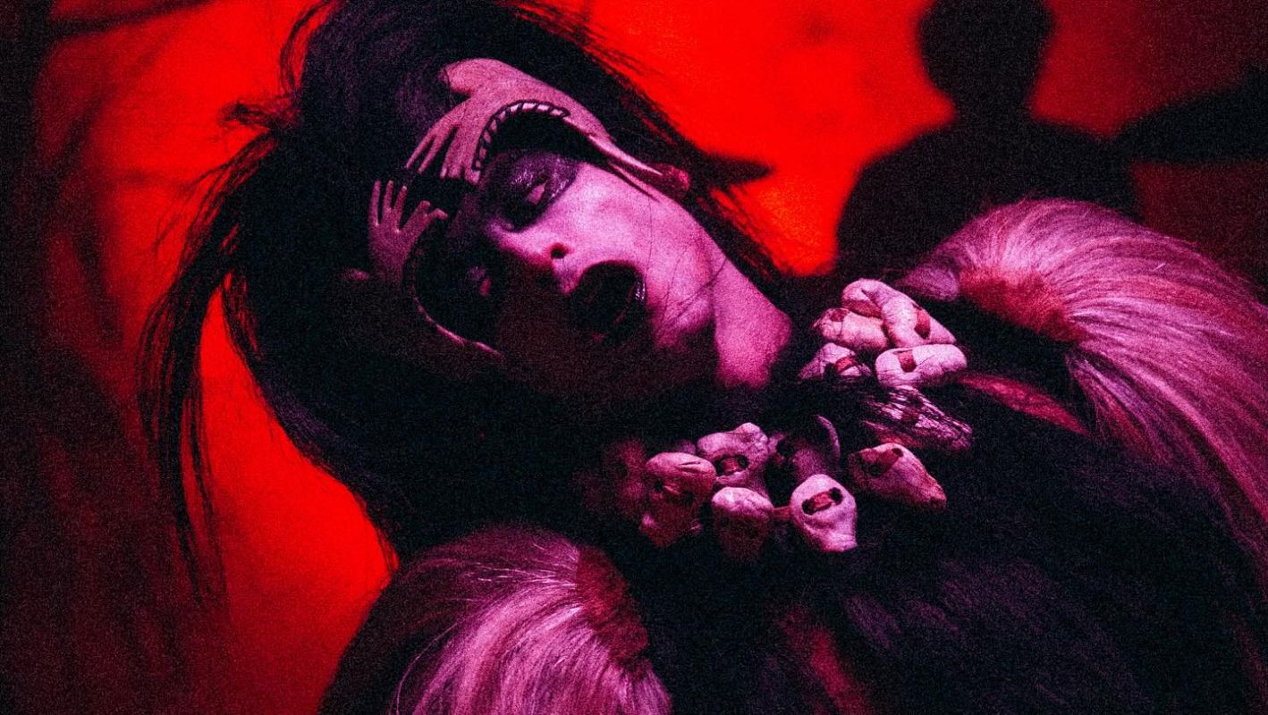 Foto com cor. Jesuíta Barbosa como Ney Matogrosso em Homem com H - Metrópoles