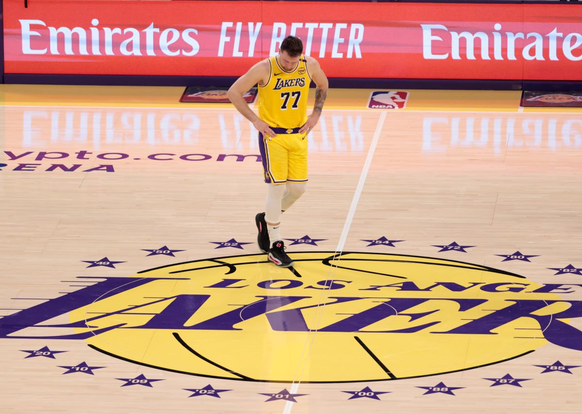 Vídeo: astro da NBA é alvo de críticas após ser flagrado em fast food