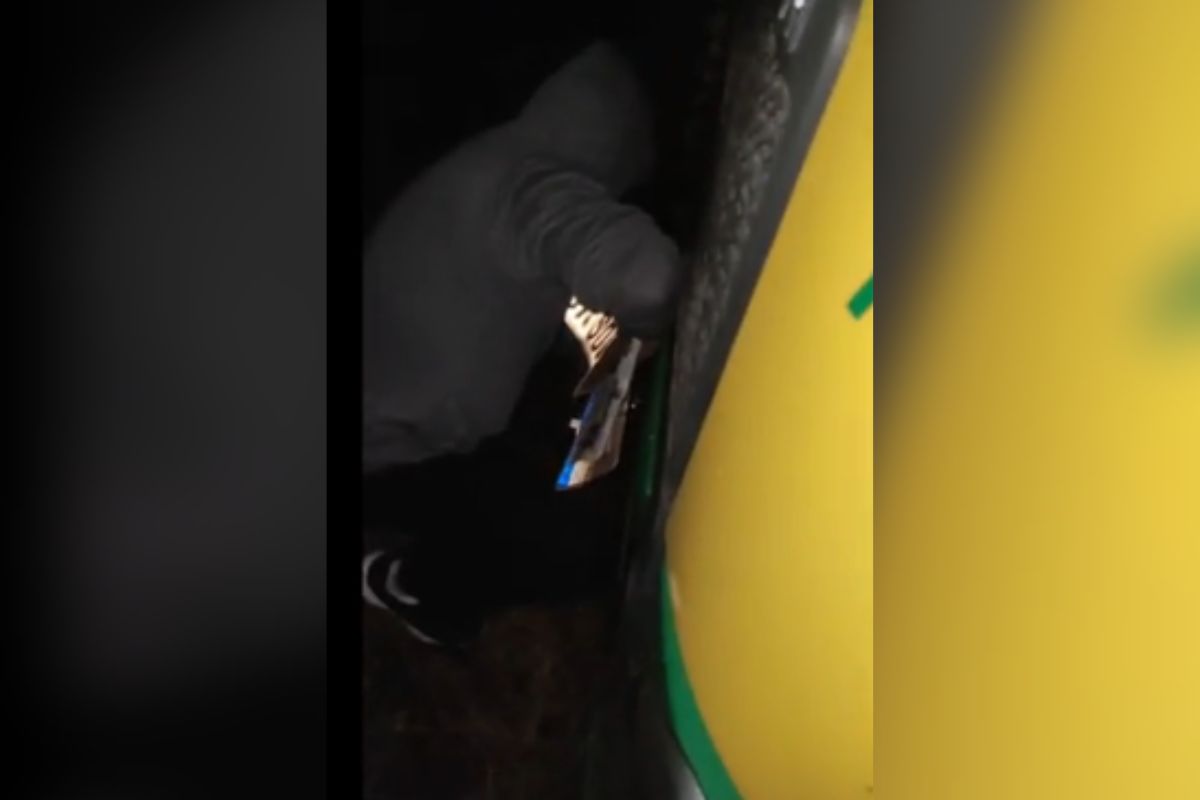 Empresa troca placa de caminhões alugados para não devolver frota