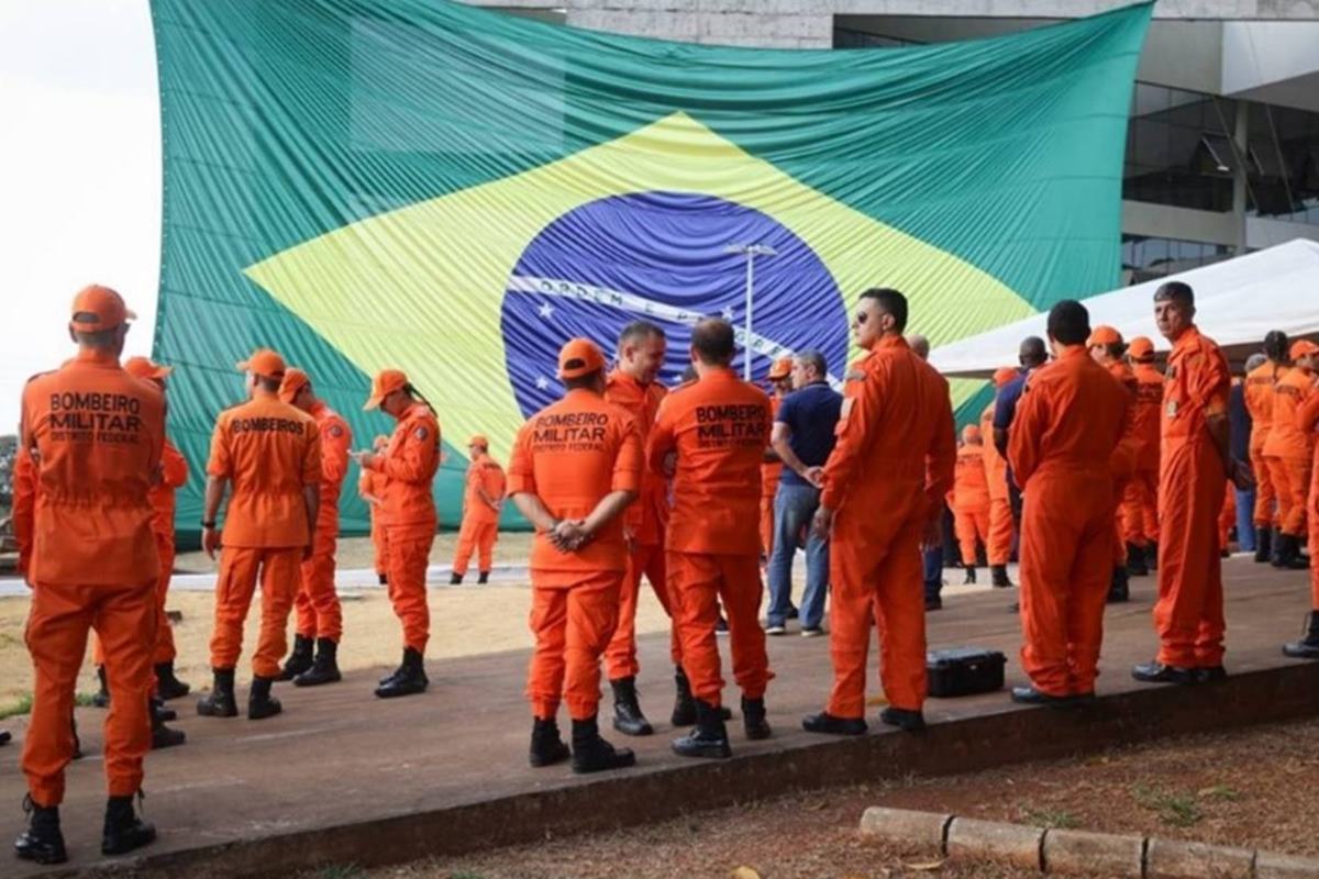 Com salários de até R$ 14 mil, concurso do CBMDF avança. Confira