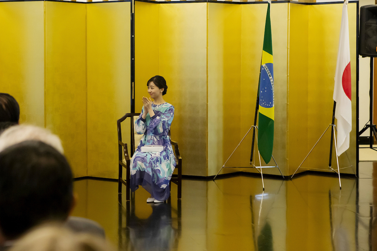 Princesa Kako é recepcionada em evento intimista na Embaixada do Japão